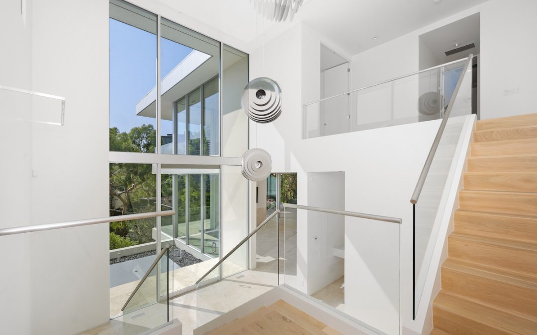 Frameless vs. Framed Glass Railings: Which One Is Right for You?